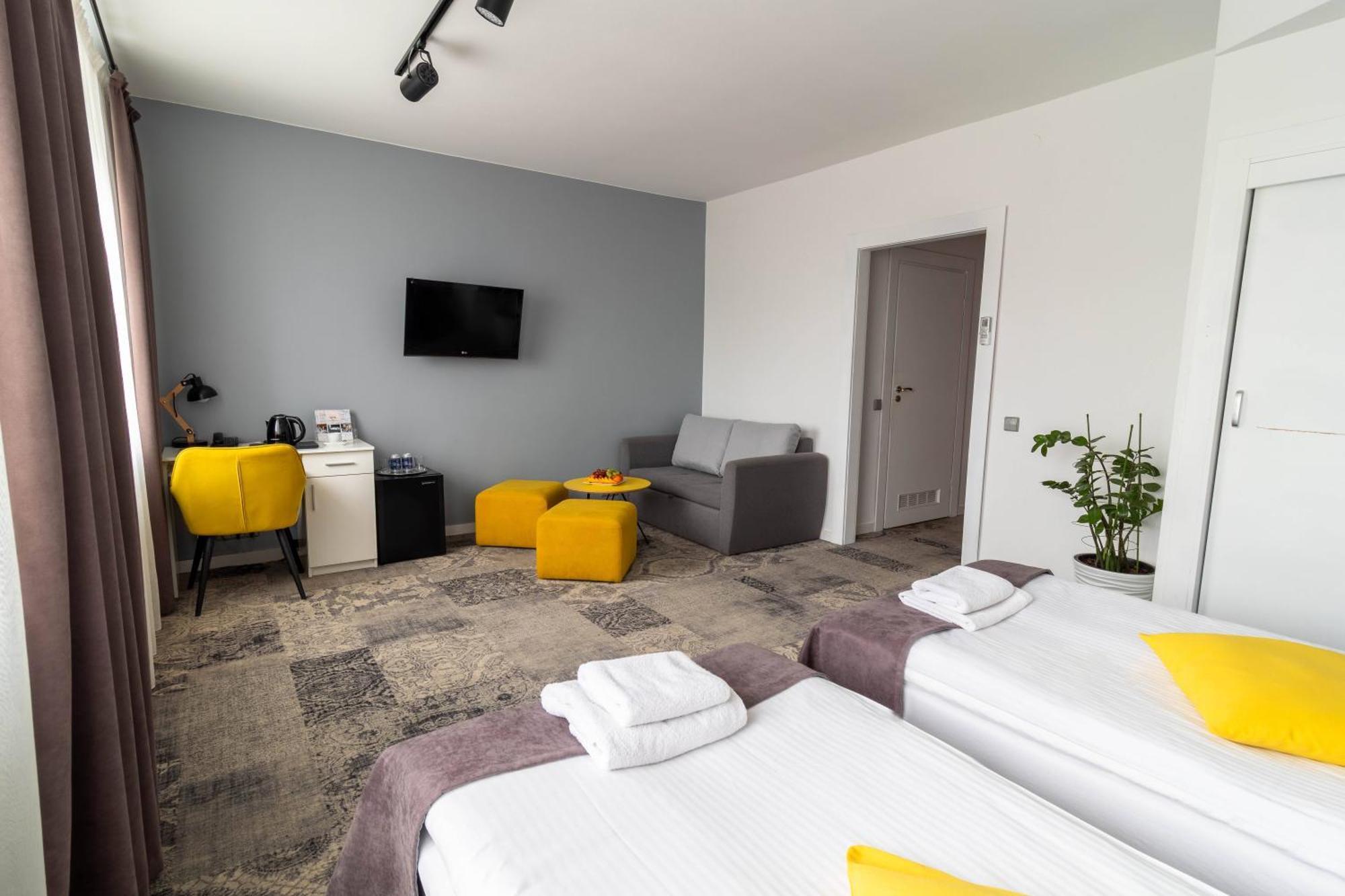 Hotel Nafta Krosno Buitenkant foto