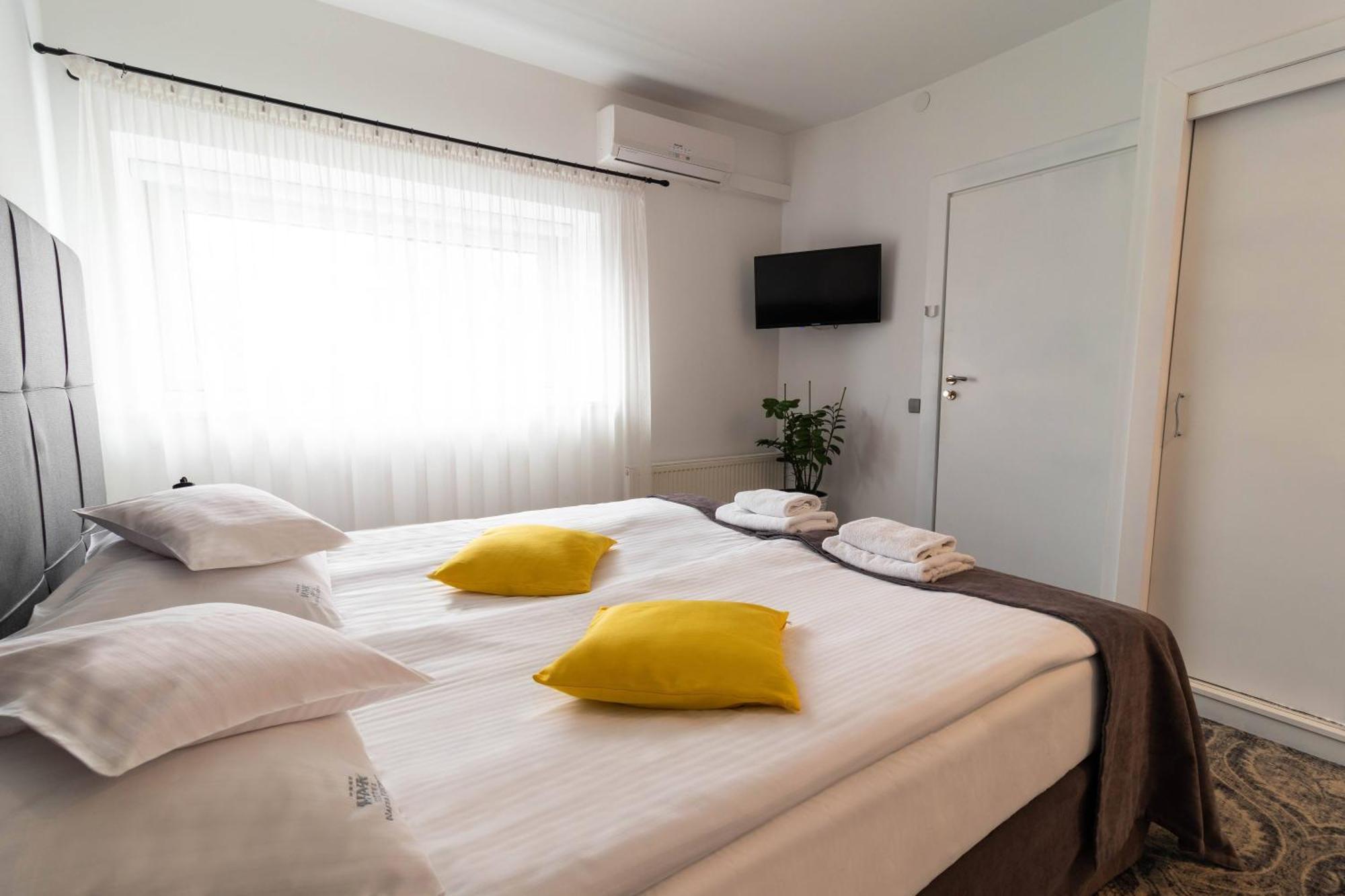 Hotel Nafta Krosno Buitenkant foto
