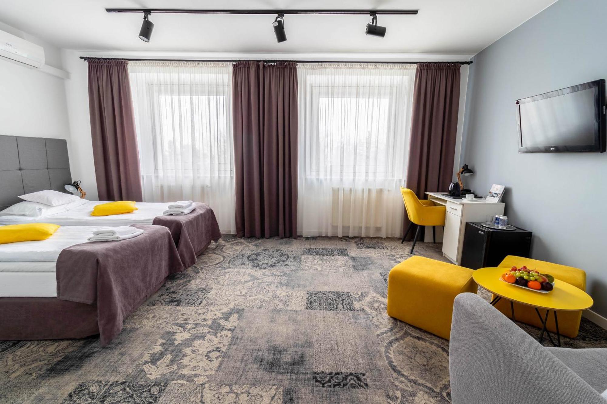 Hotel Nafta Krosno Buitenkant foto