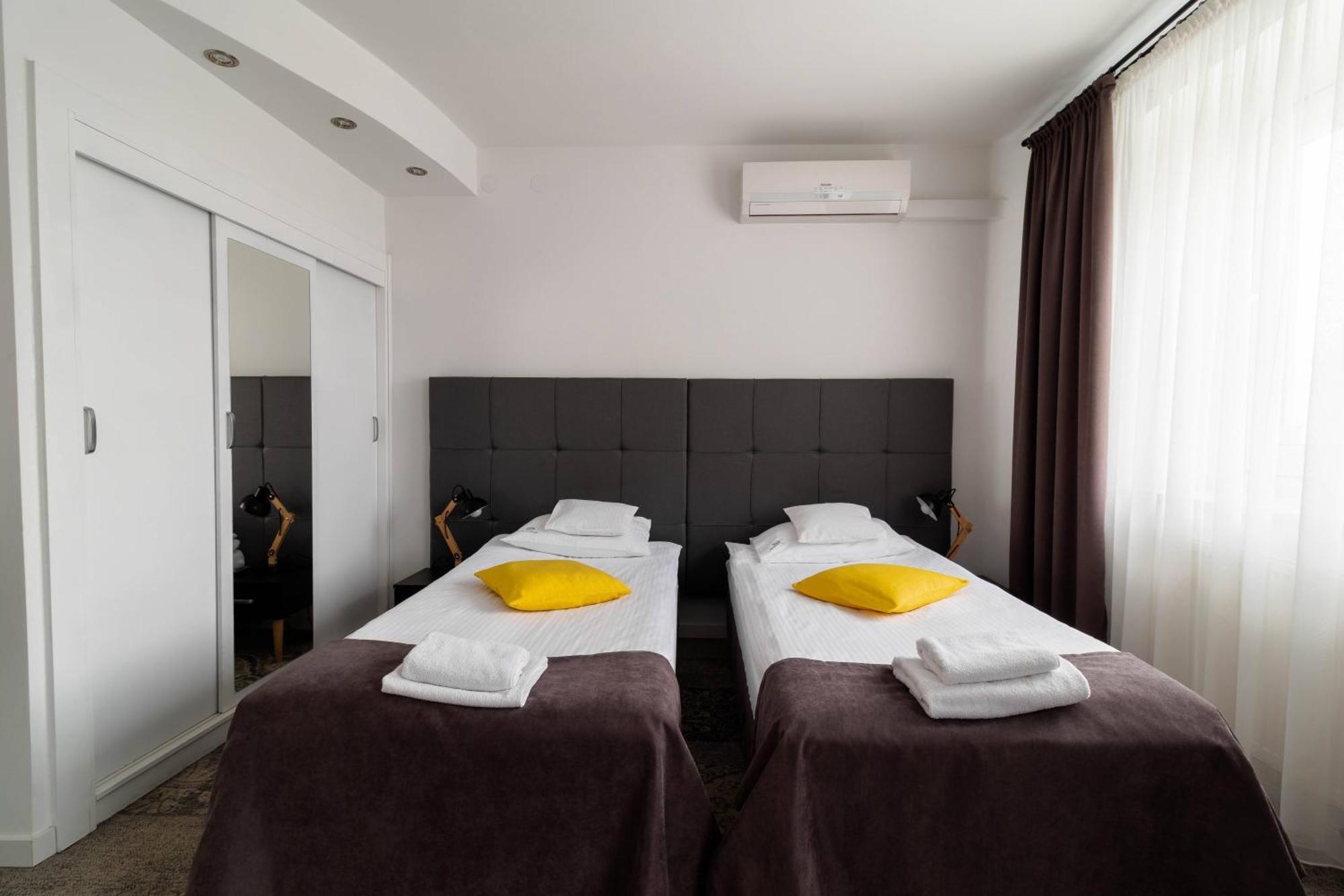 Hotel Nafta Krosno Buitenkant foto