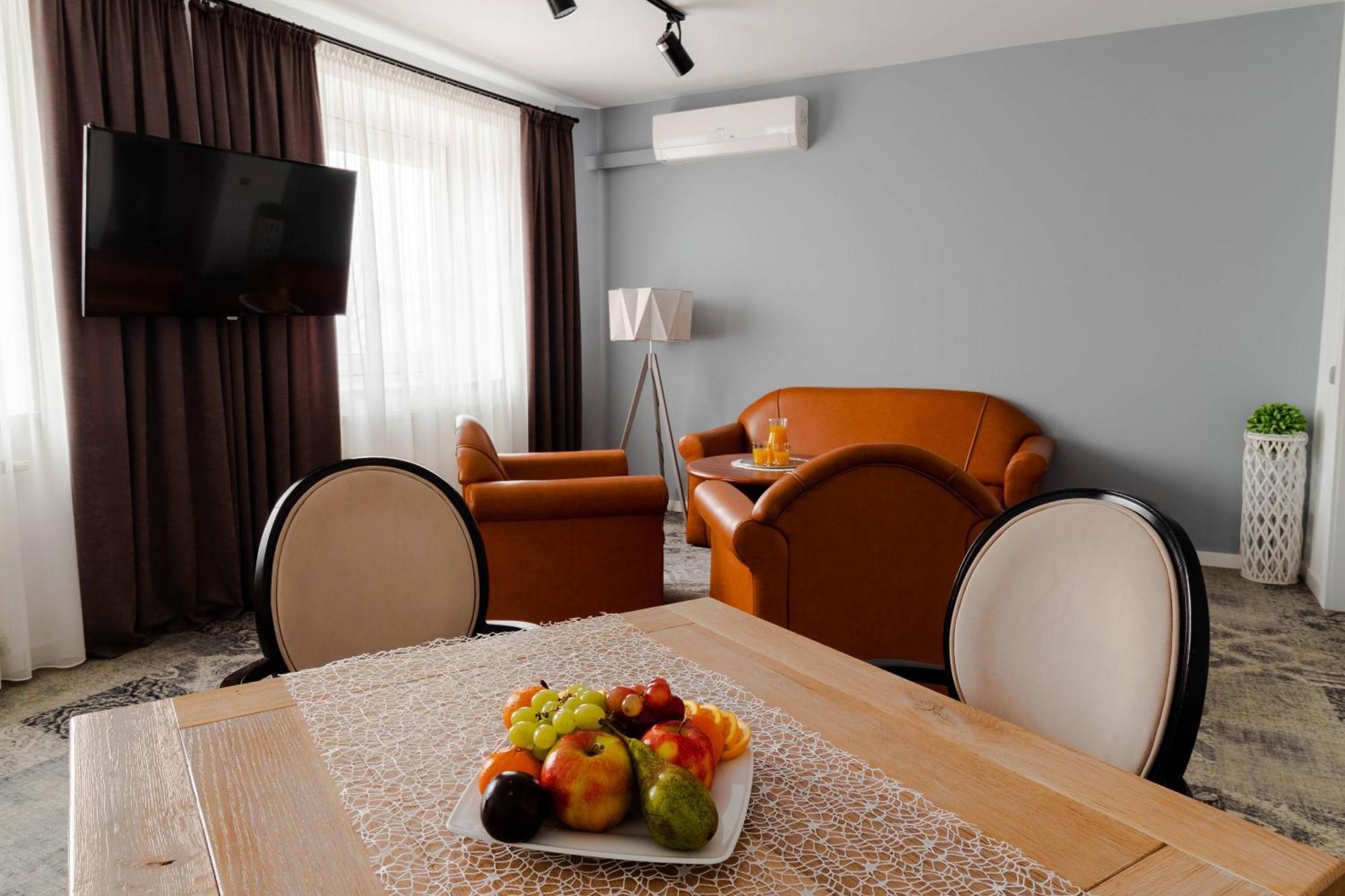 Hotel Nafta Krosno Buitenkant foto