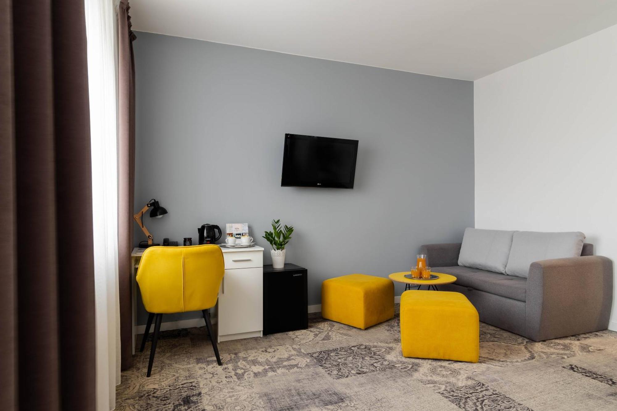 Hotel Nafta Krosno Buitenkant foto