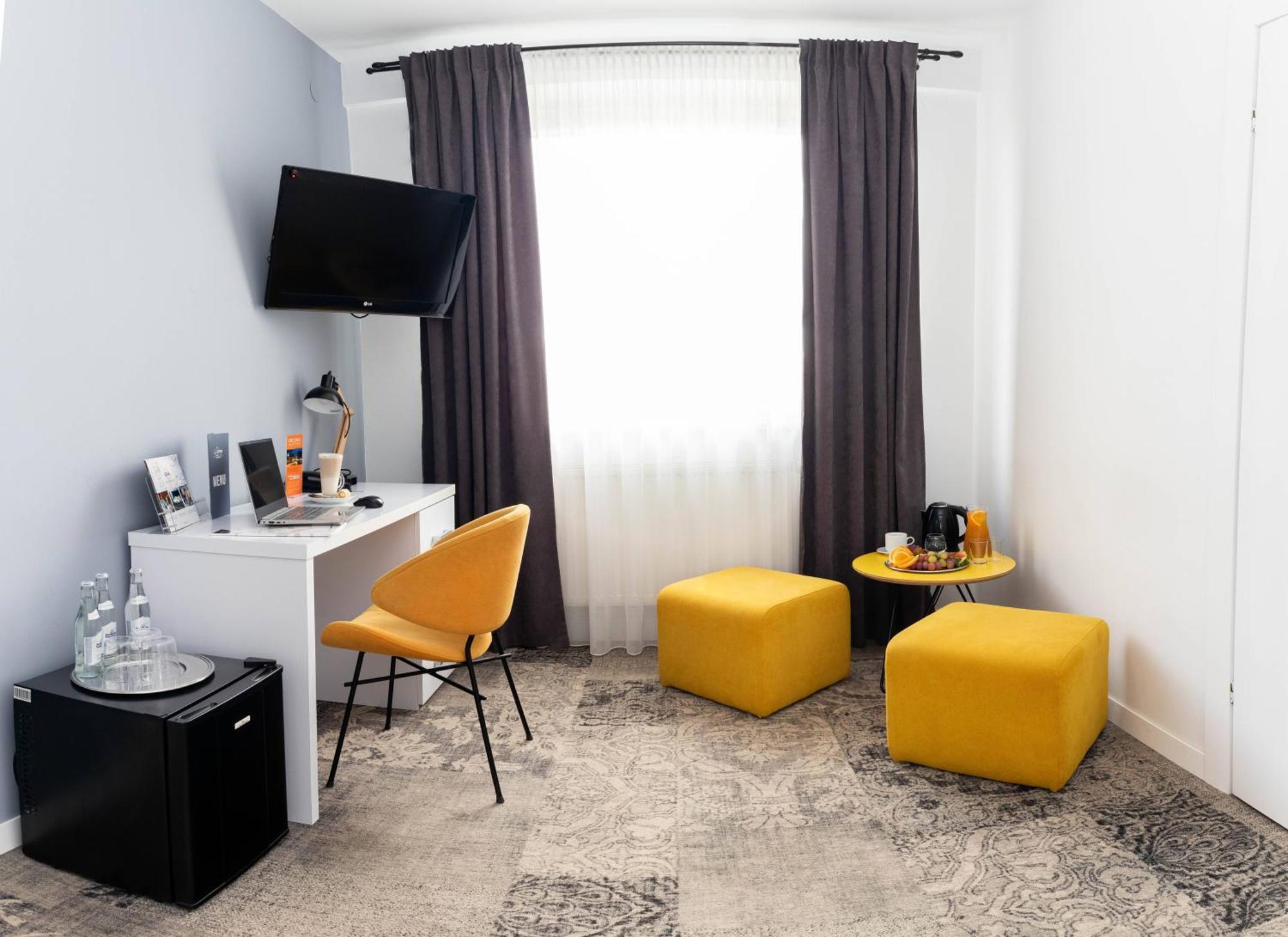 Hotel Nafta Krosno Buitenkant foto