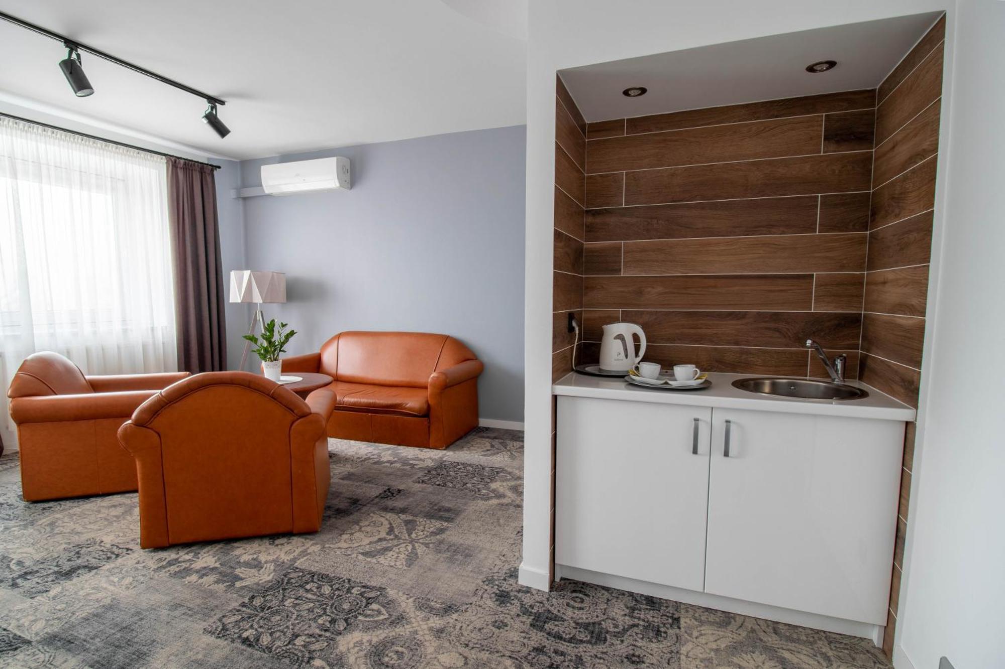 Hotel Nafta Krosno Buitenkant foto