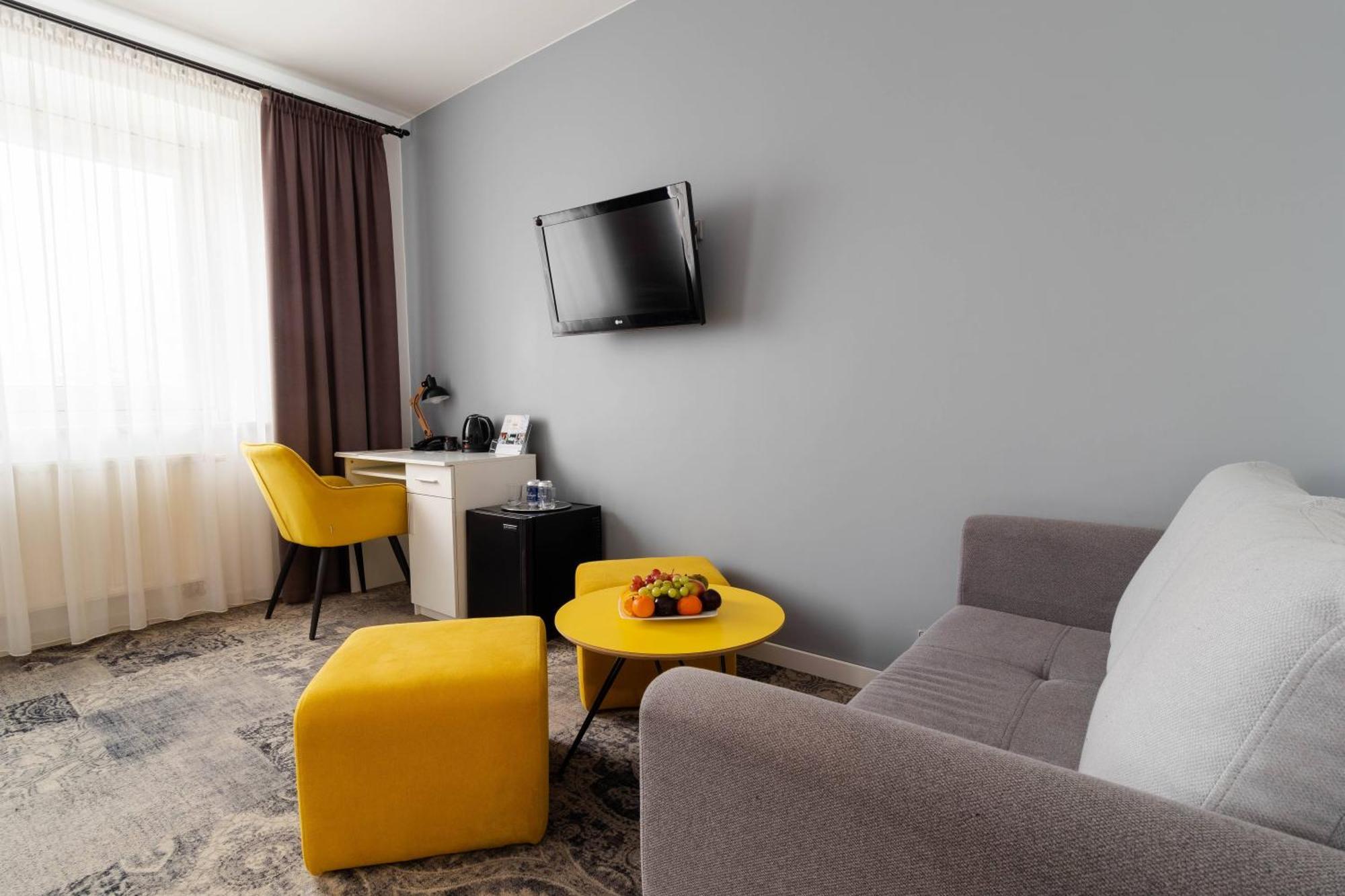 Hotel Nafta Krosno Buitenkant foto