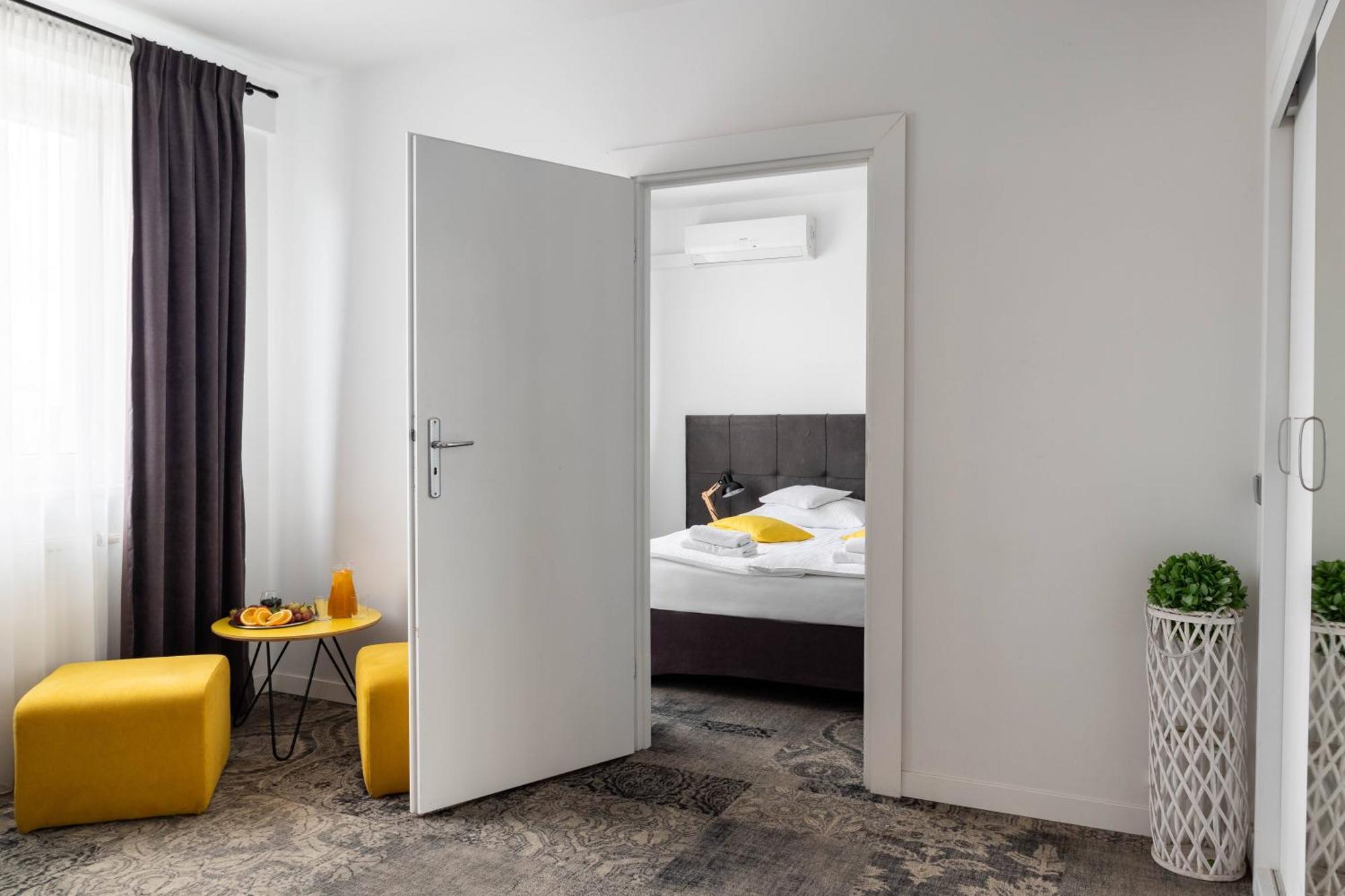 Hotel Nafta Krosno Buitenkant foto