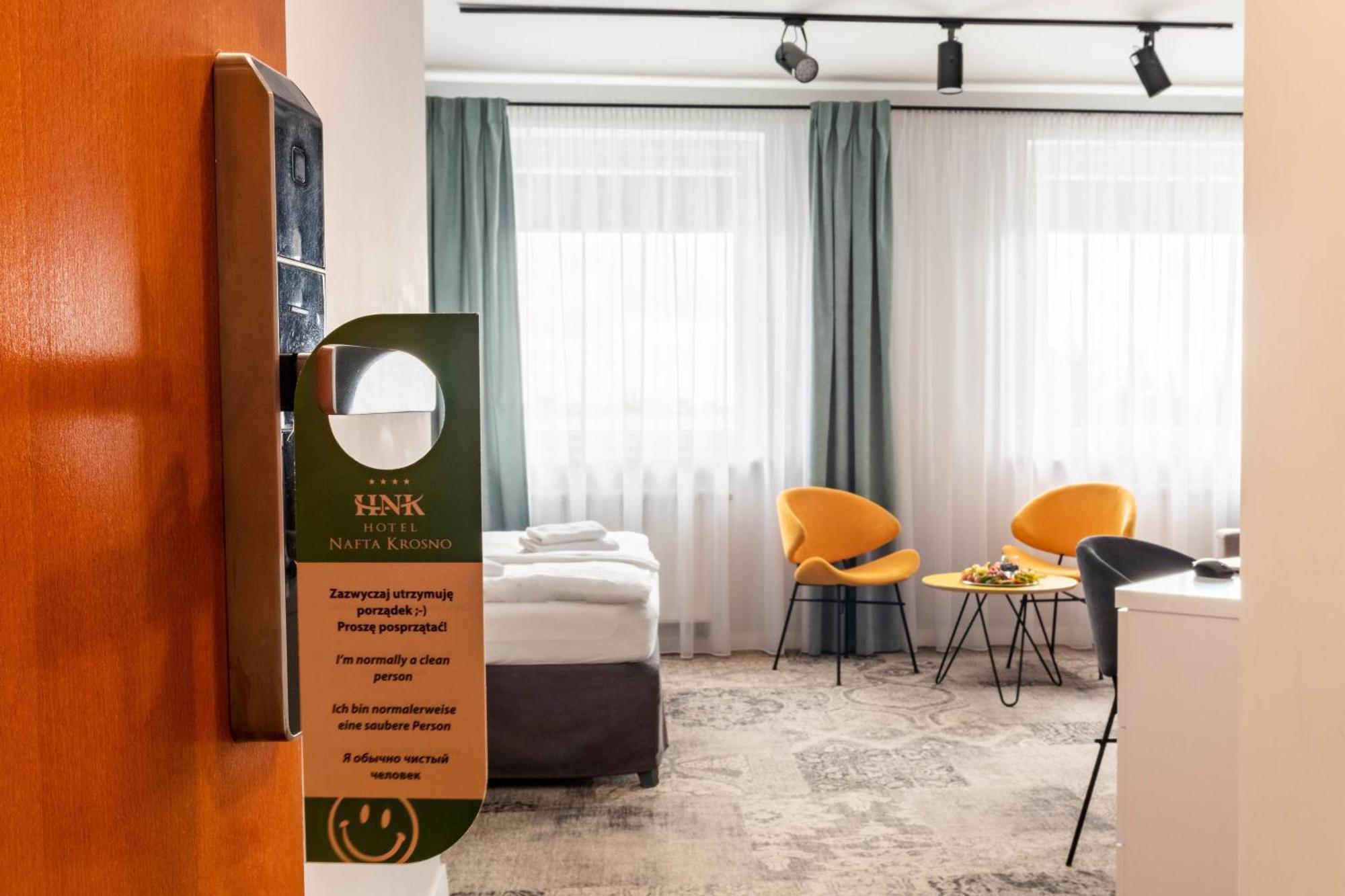 Hotel Nafta Krosno Buitenkant foto