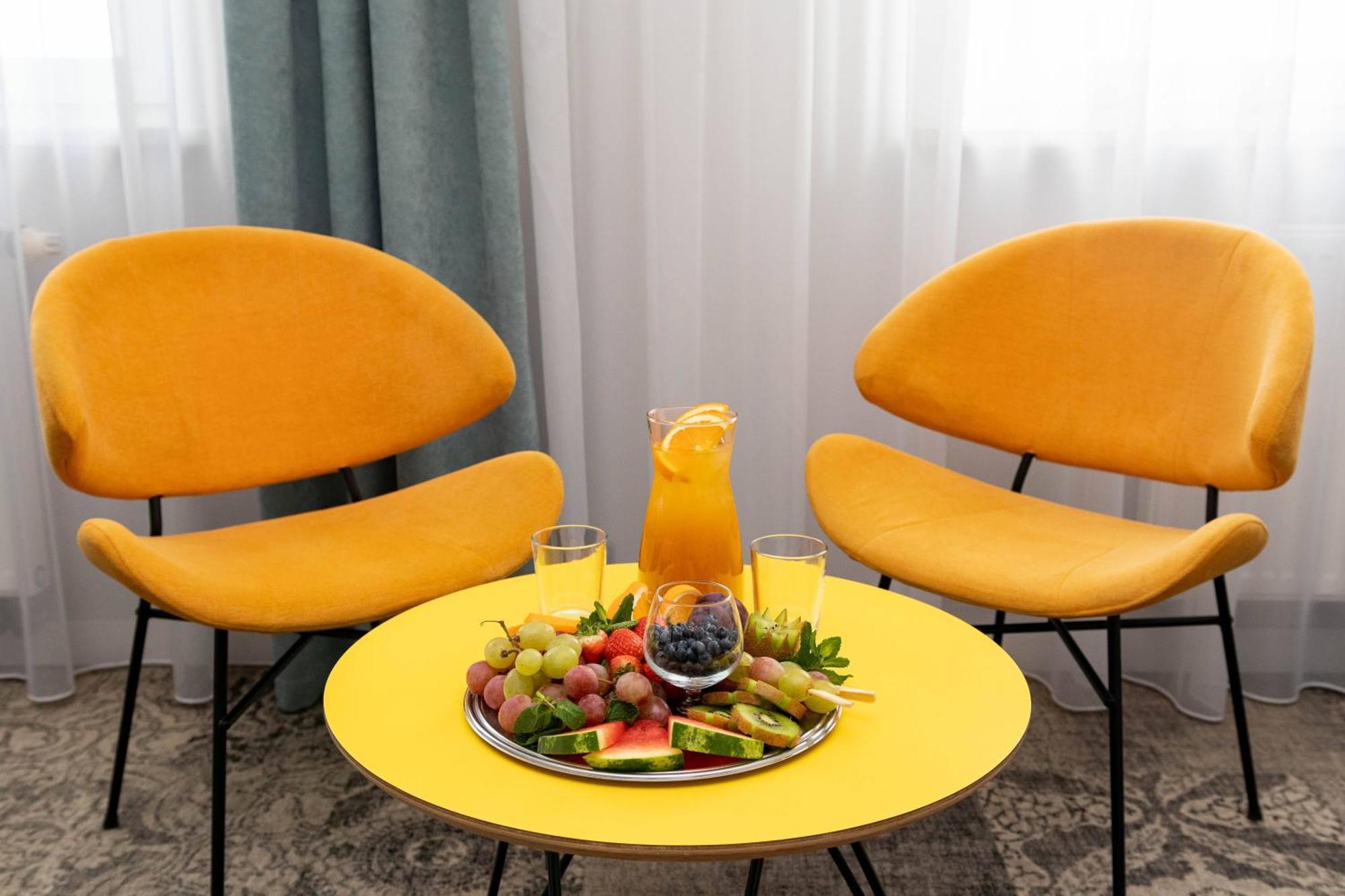 Hotel Nafta Krosno Buitenkant foto