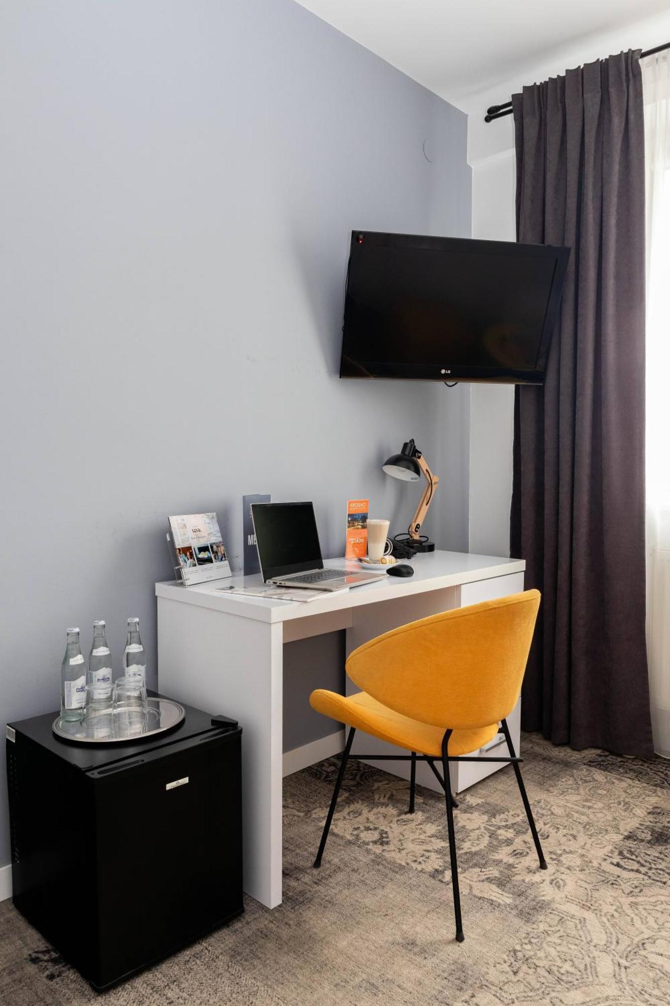 Hotel Nafta Krosno Buitenkant foto