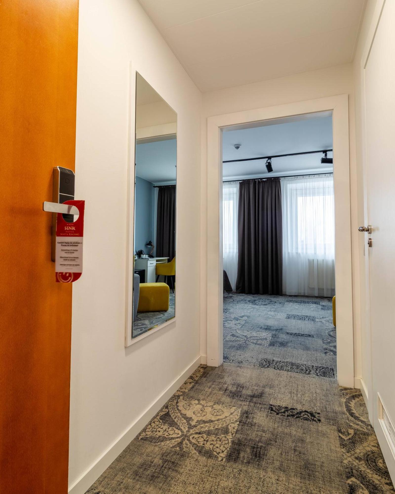 Hotel Nafta Krosno Buitenkant foto