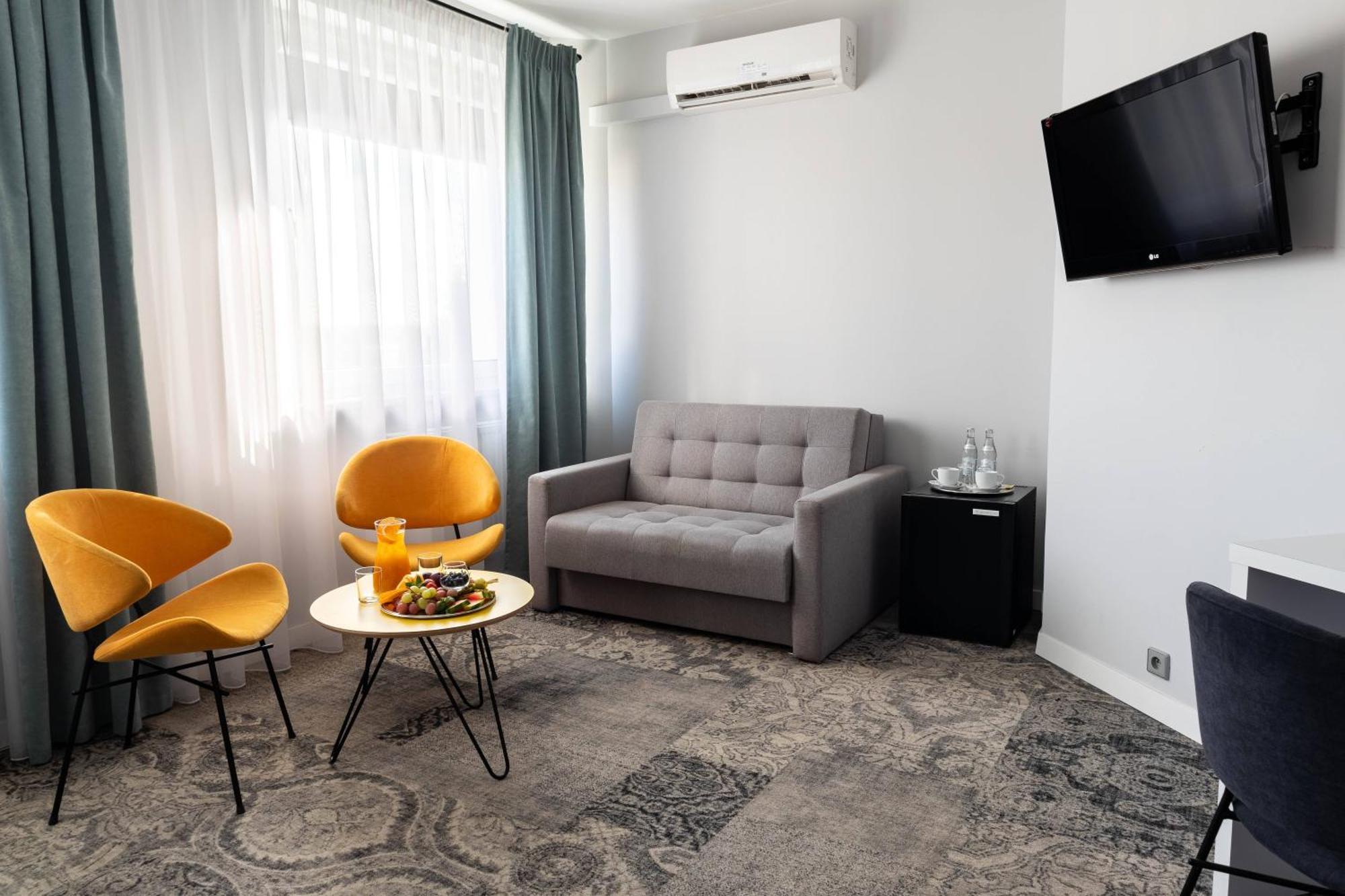 Hotel Nafta Krosno Buitenkant foto
