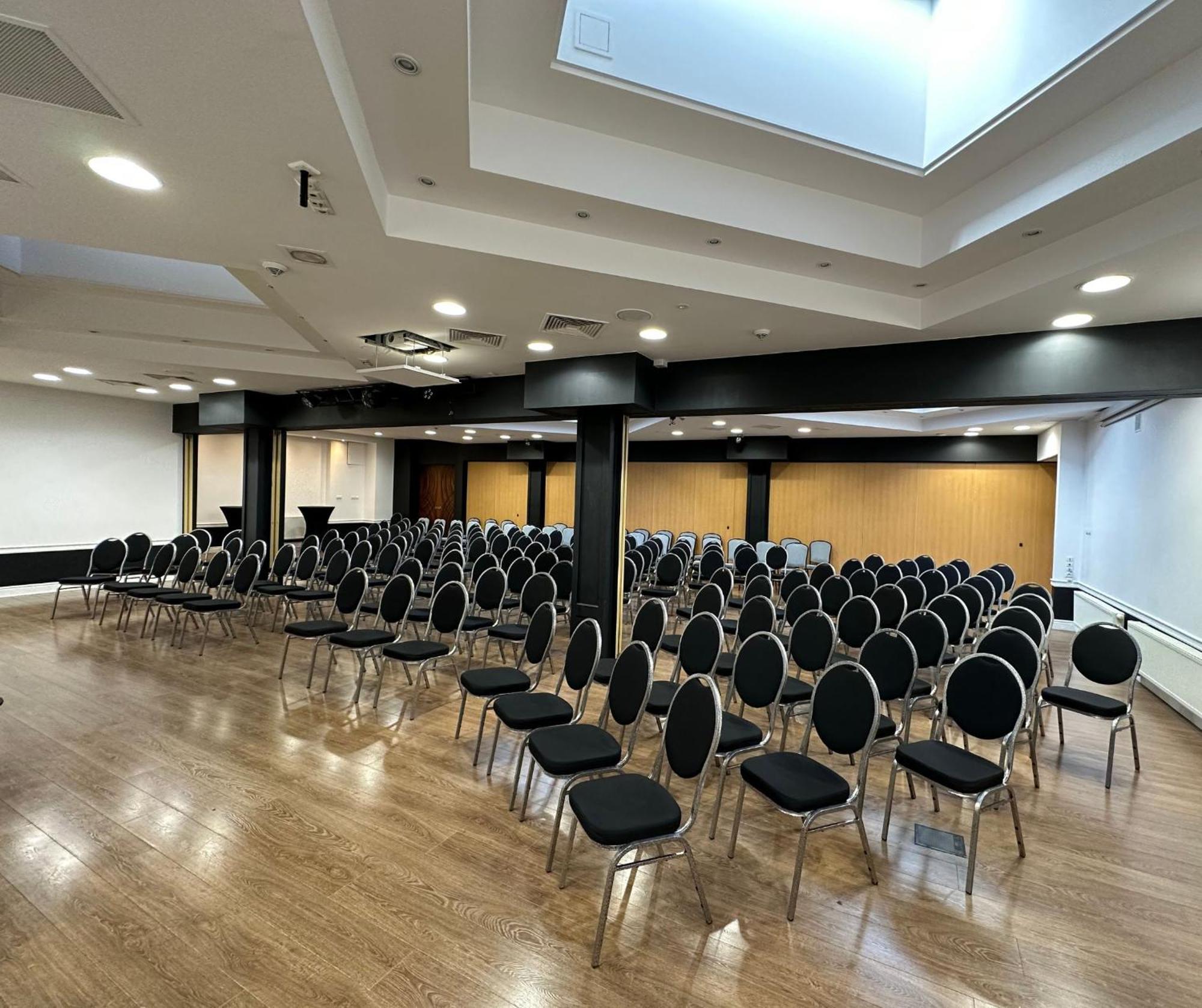 Hotel Nafta Krosno Buitenkant foto